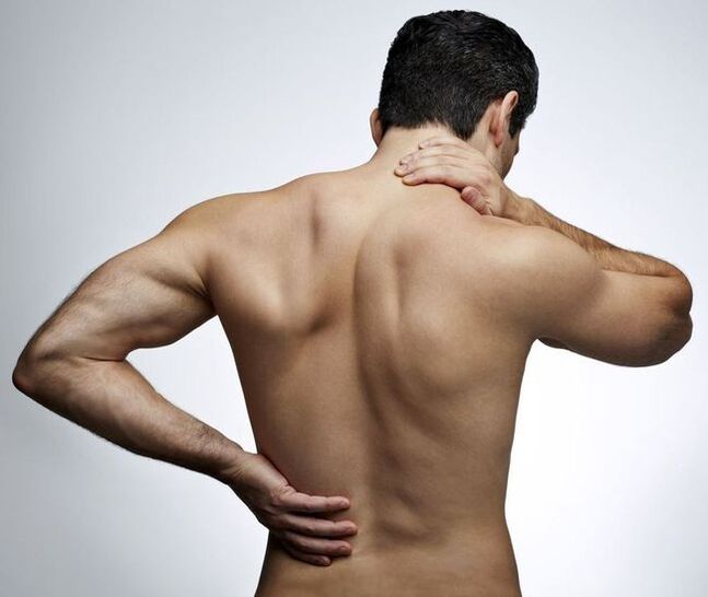 Long-term pain under the left shoulder blade in a man, requiring a visit to a therapist